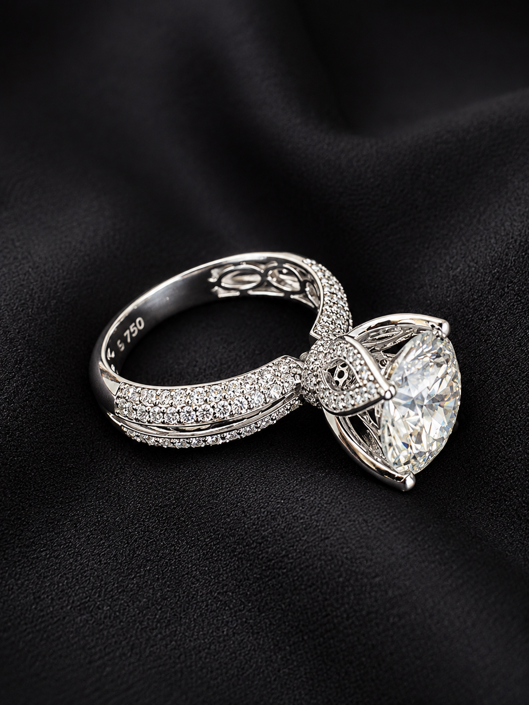 Elegant 18K White Gold Solitaire Diamond Ring